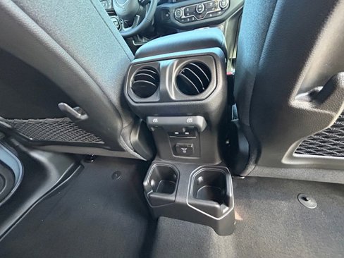 New 2025 Jeep Wrangler Unlimited Rubicon image 36