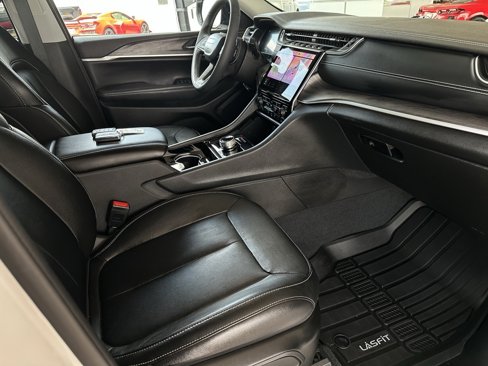 Used 2023 Jeep Grand Cherokee L Limited image 16