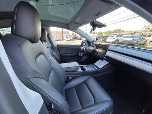 Used 2022 Tesla Model Y Long Range image 20