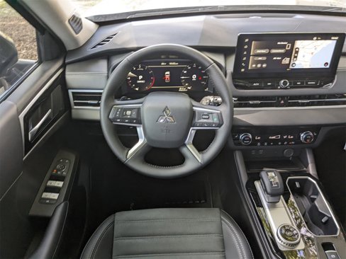 New 2025 Mitsubishi Outlander SE image 16
