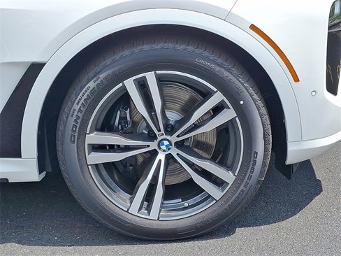 New 2026 BMW X7 M60i w/ Climate Comfort Package image 8