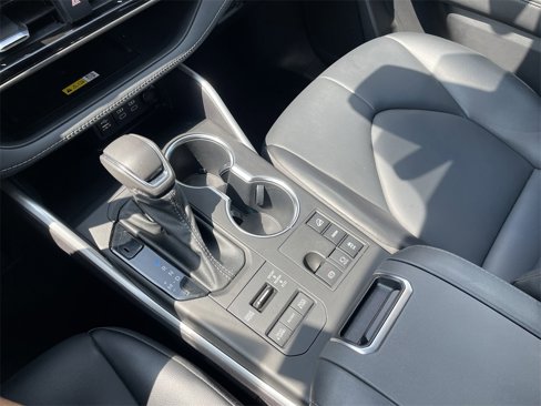 Used 2023 Toyota Highlander XLE image 21