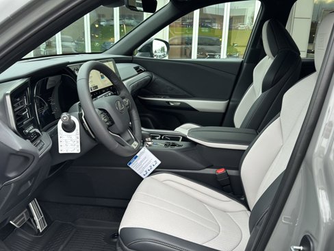 New 2025 Lexus TX 500h AWD image 8