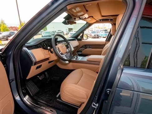 New 2025 Land Rover Range Rover SE image 36