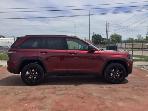New 2025 Jeep Grand Cherokee Altitude image 7