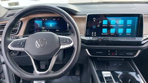 Used 2025 Volkswagen Atlas SE image 24