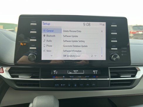 Used 2024 Toyota Sienna LE image 44