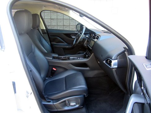 Used 2019 Jaguar F-PACE Premium image 14