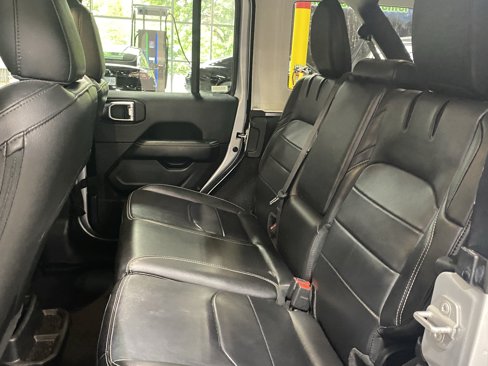 Used 2023 Jeep Wrangler Unlimited Sahara image 18