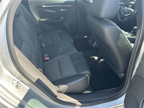 Used 2019 Chevrolet Impala LT w/ LT Convenience Package image 11