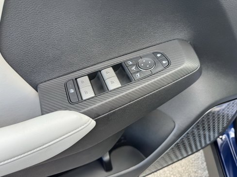 New 2025 Mitsubishi Outlander SE image 13