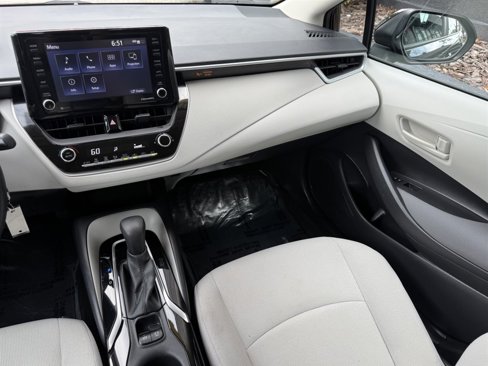 Used 2022 Toyota Corolla LE image 21