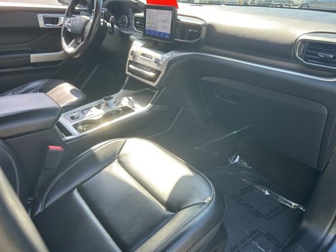 Used 2021 Ford Explorer XLT w/ Equipment Group 202A image 10