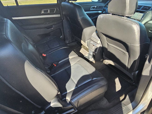 Used 2017 Ford Explorer XLT w/ Equipment Group 202A image 9