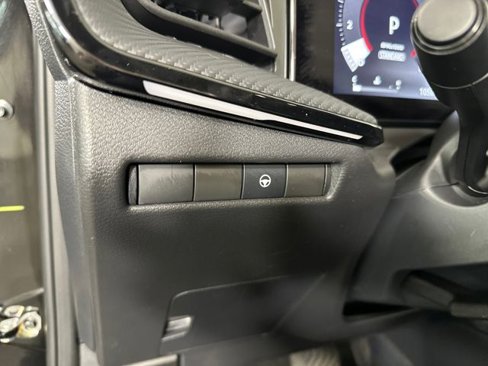 Certified 2025 Nissan Kicks SR image 19
