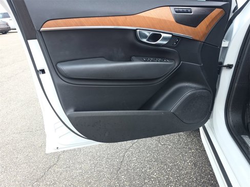 Used 2024 Volvo XC90 B5 Plus image 16