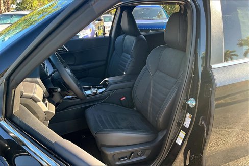 New 2025 Mitsubishi Outlander SE image 9