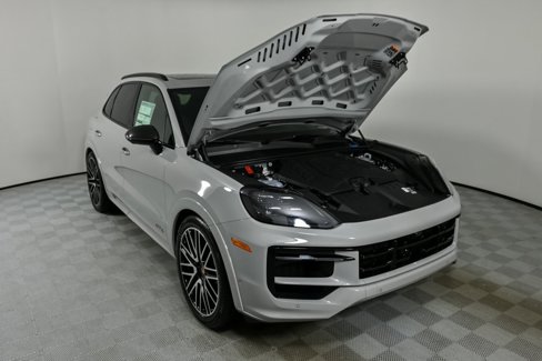 New 2025 Porsche Cayenne GTS image 33