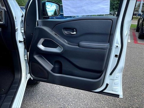 Certified 2025 Nissan Frontier SV image 12