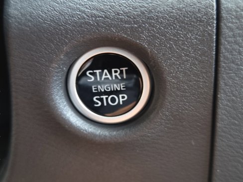 Used 2025 Nissan Frontier SV image 12