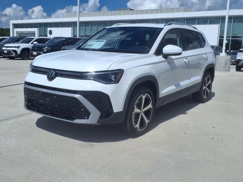 New 2025 Volkswagen Taos SEL image 2