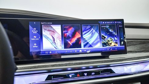 New 2026 BMW 740i w/ Premium Package image 28