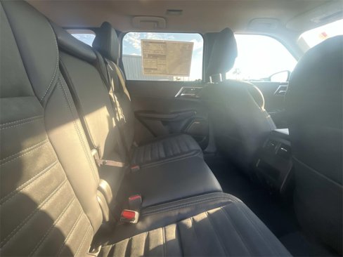 New 2025 Mitsubishi Outlander SE image 16