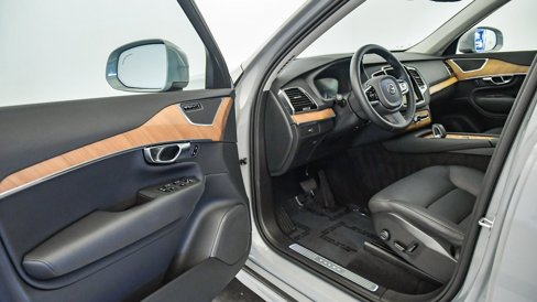 Certified 2025 Volvo XC90 B6 Plus image 23