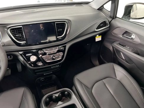 New 2025 Chrysler Pacifica Select image 23