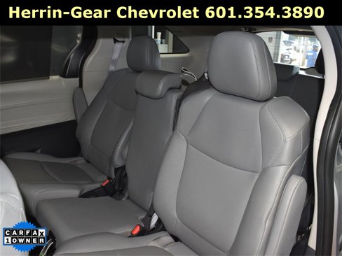 Used 2023 Toyota Sienna XLE image 16