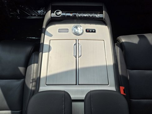 New 2025 Lincoln Navigator Reserve image 18