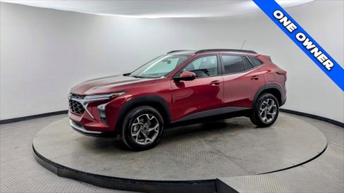 Used 2025 Chevrolet Trax LT image 2
