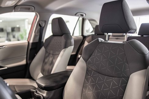 Used 2025 Toyota RAV4 XLE image 18