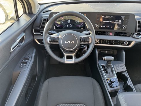 New 2025 Kia Sportage LX image 12