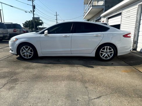 Used 2014 Ford Fusion SE image 2