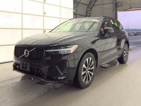 Certified 2025 Volvo XC60 B5 Plus image 2