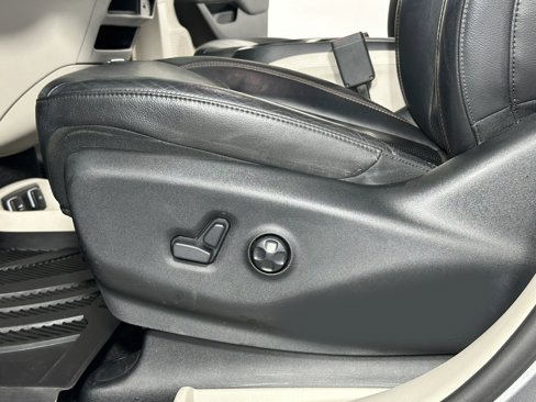 Used 2017 Chrysler Pacifica Premium image 26