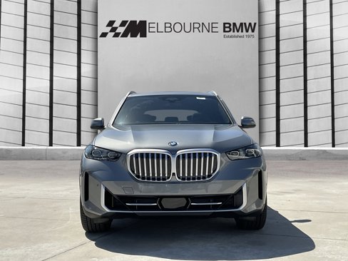 New 2026 BMW X5 xDrive50e image 2