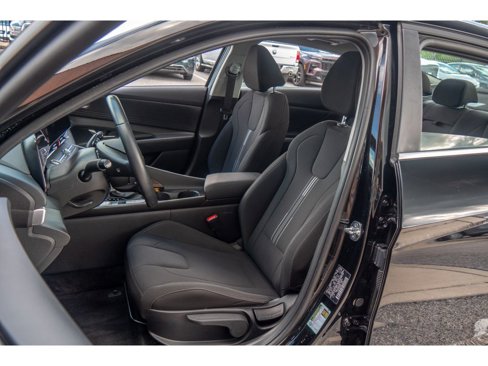 Used 2024 Hyundai Elantra SEL w/ Convenience Package image 10