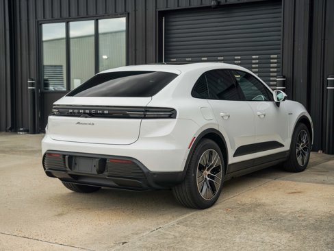 New 2025 Porsche Macan 4S Electric image 9