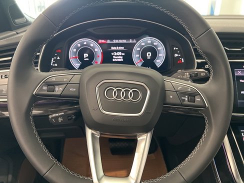 New 2025 Audi Q7 3.0T Prestige image 25