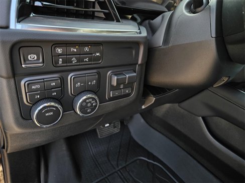 New 2025 Chevrolet Suburban Z71 w/ Comfort Package image 26