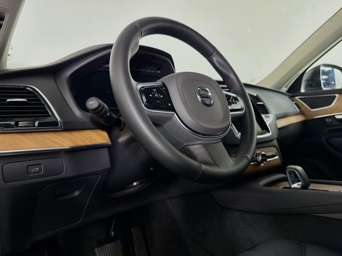 Used 2025 Volvo XC90 B6 Plus image 22