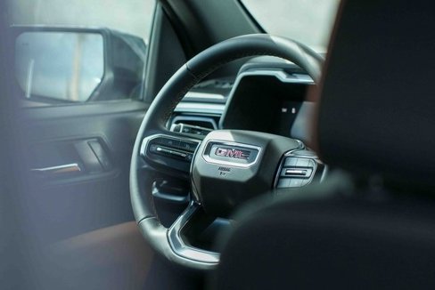 Used 2025 GMC Canyon AT4 image 23