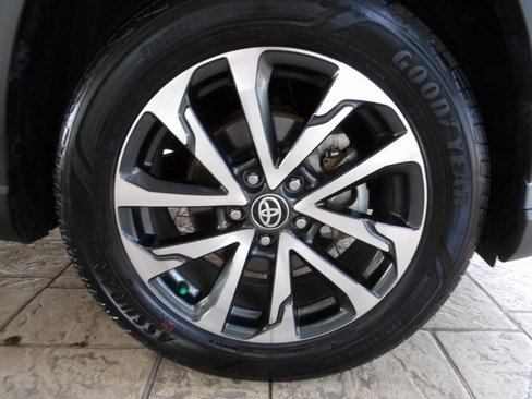 Used 2024 Toyota Corolla Cross XLE image 13