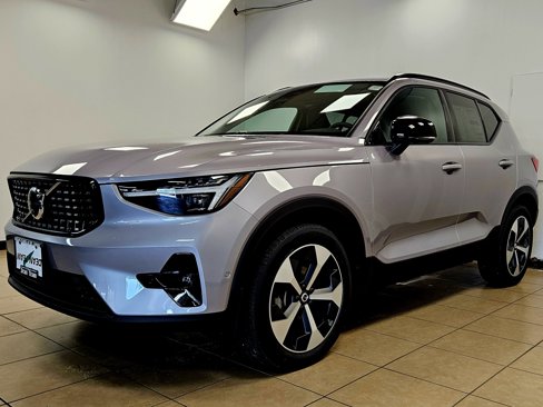New 2026 Volvo XC40 B5 Plus w/ Protection Package Premier image 4