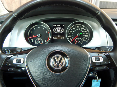 Used 2017 Volkswagen Golf S image 7