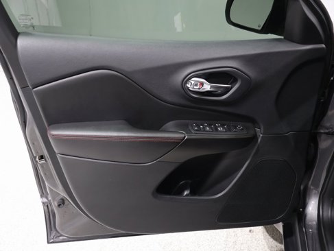 Used 2019 Jeep Cherokee Trailhawk w/ Comfort/Convenience Group image 13