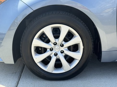 Used 2021 Toyota Corolla LE image 19