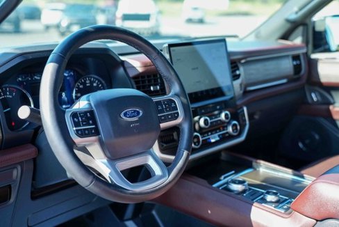 Used 2024 Ford Expedition Limited image 30
